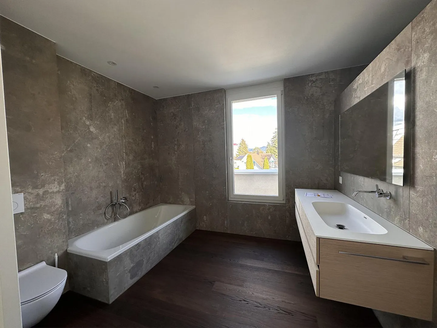 Appartamento attico luminoso con grande garage doppio e stanze aggiuntive - Foto 8 di 13