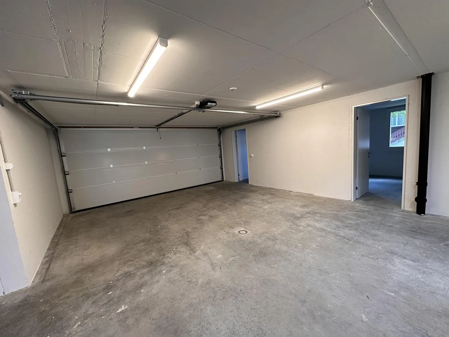 Appartamento attico luminoso con grande garage doppio e stanze aggiuntive - Foto 9 di 13