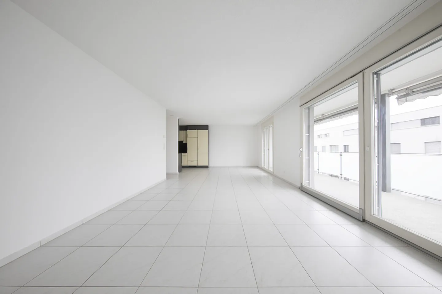 Appartement moderne de 5,5 pièces avec un excellent accès et confort ! - Photo 3 sur 12