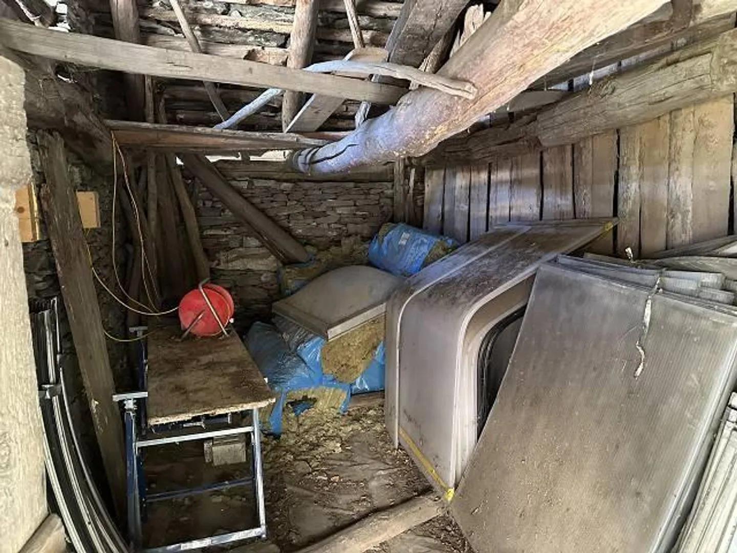 Rustique avec 7 pièces et parking extérieur - Photo 3 sur 13