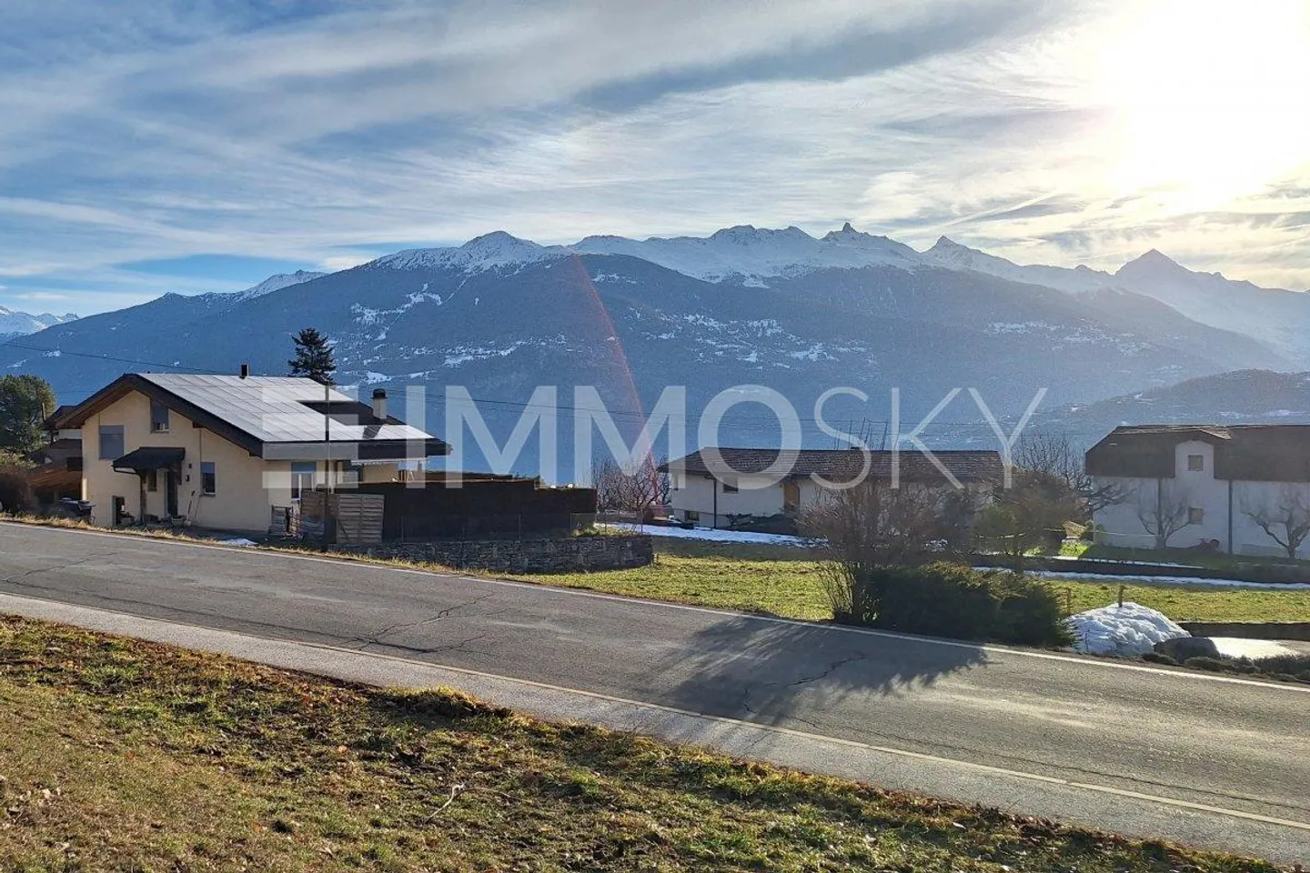 Terrain à construire avec permis en force - Photo 1 sur 4