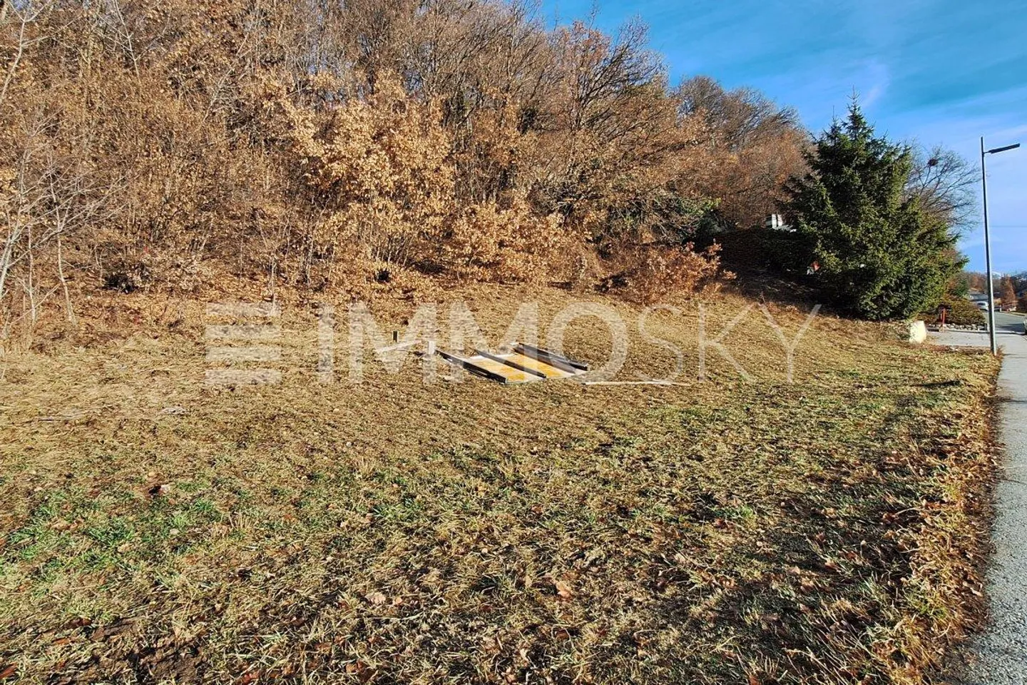 Terrain à construire avec permis en force - Photo 2 sur 4