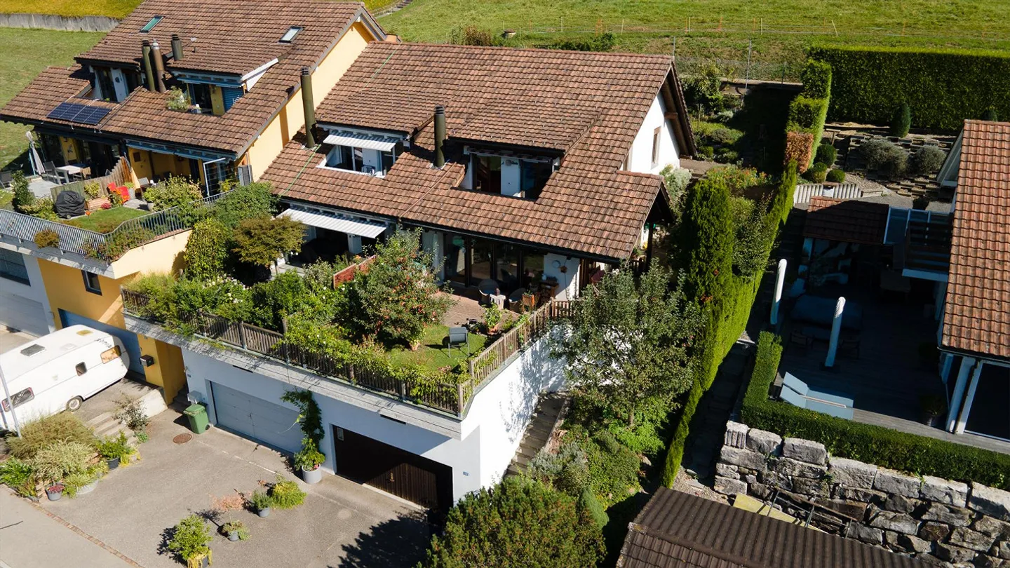 5½-Room Semi-Detached Single-Family House in a Popular Residential Area - Photo 1 of 7