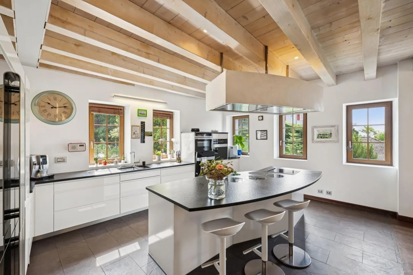 Villa unique avec des pièces spacieuses et vue sur le lac - Photo 4 sur 13