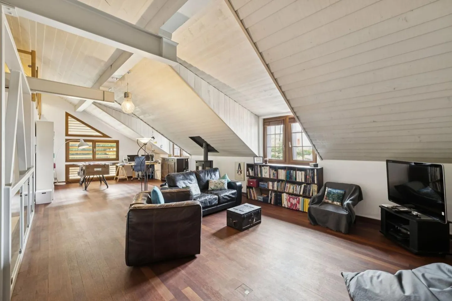 Villa unique avec des pièces spacieuses et vue sur le lac - Photo 10 sur 13