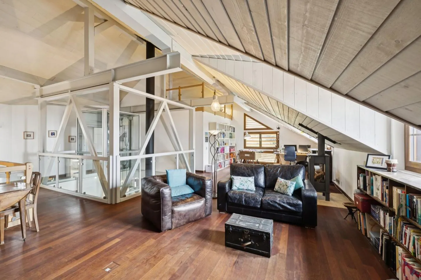 Villa unique avec des pièces spacieuses et vue sur le lac - Photo 11 sur 13