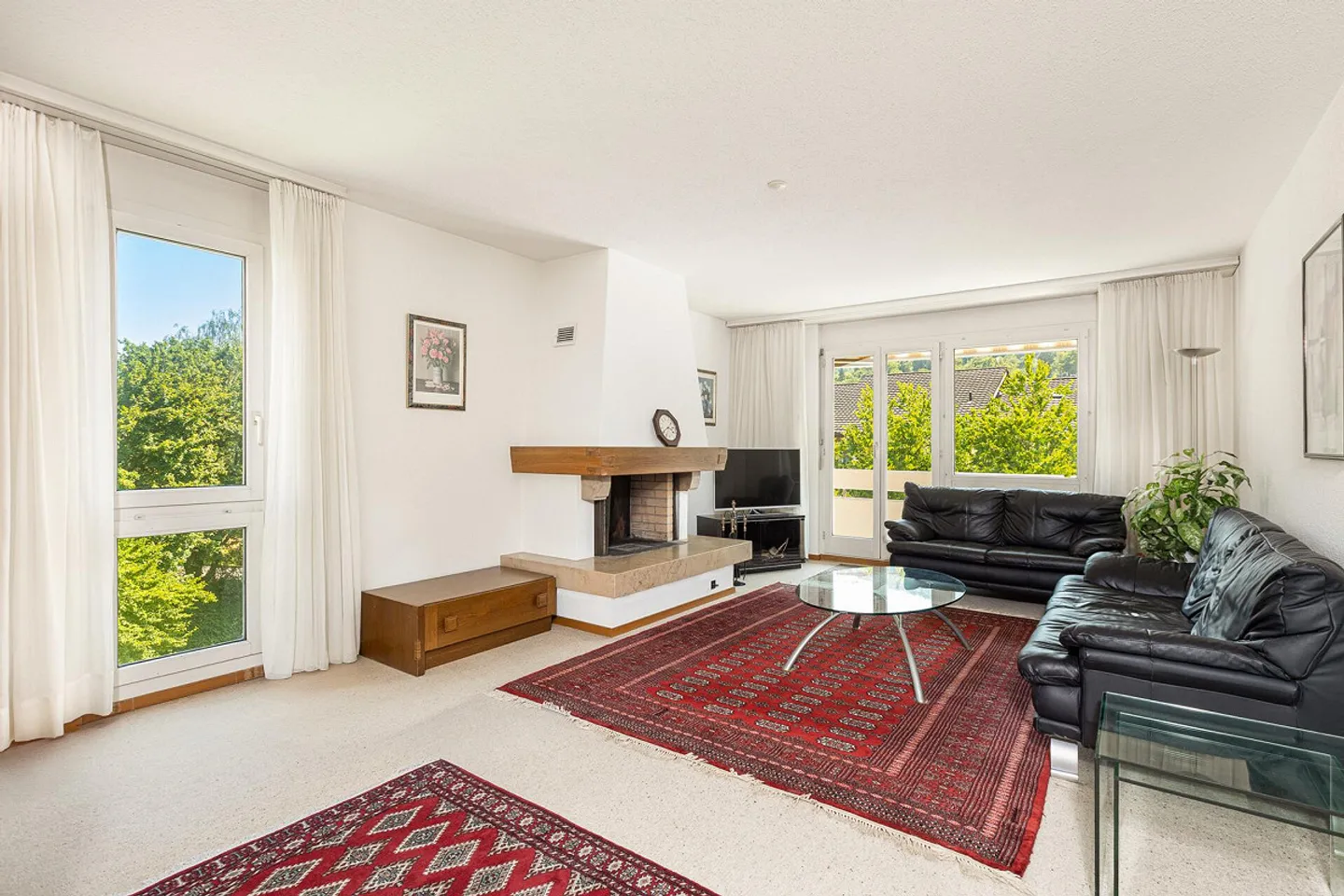 THE PRICE-PERFORMANCE HIT FOR A FAMILY - Attractive 4.5 Room Apartment - Photo 1 of 21