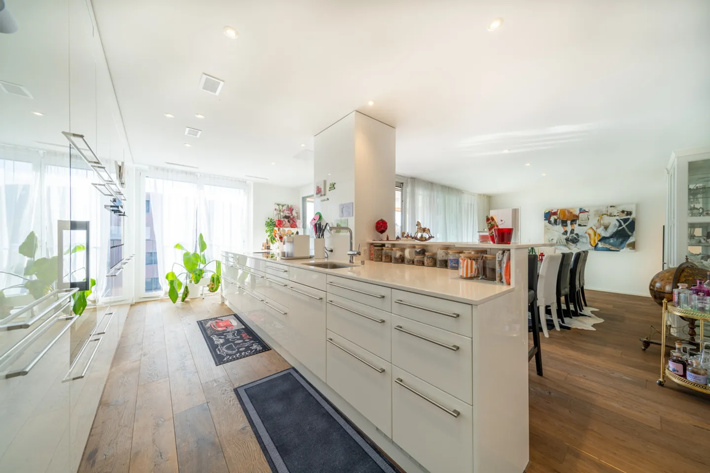 Plenty of space, plenty of light - at an incomparable price - Photo 2 of 5
