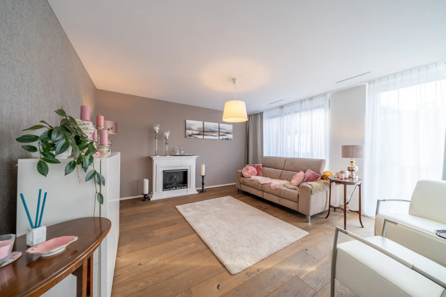 Plenty of space, plenty of light - at an incomparable price - Photo 3 of 5