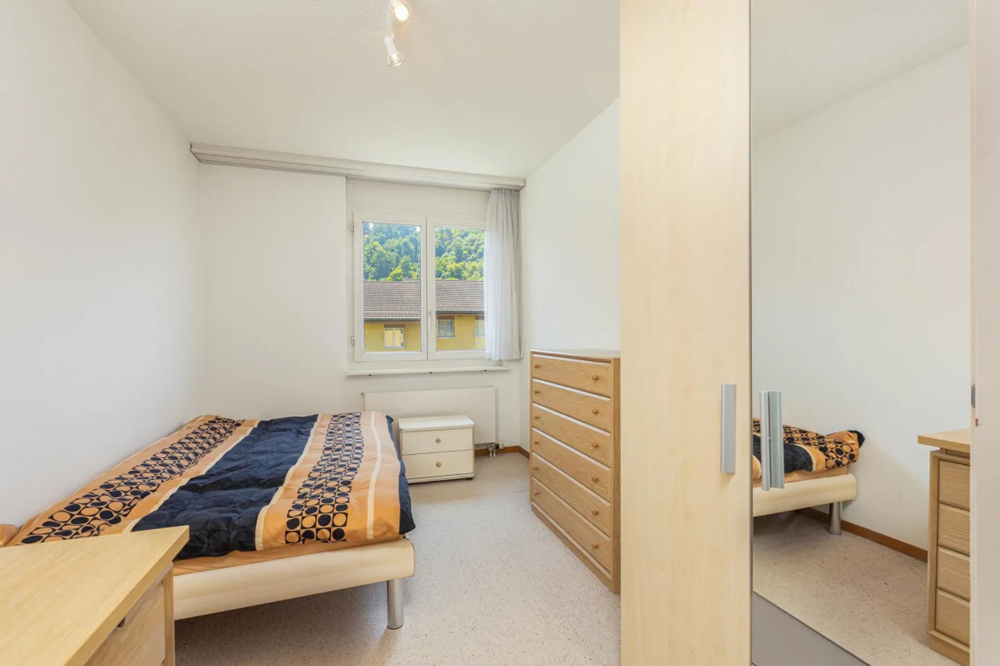 THE PRICE-PERFORMANCE HIT FOR A FAMILY - Attractive 4.5 Room Apartment - Photo 5 of 21