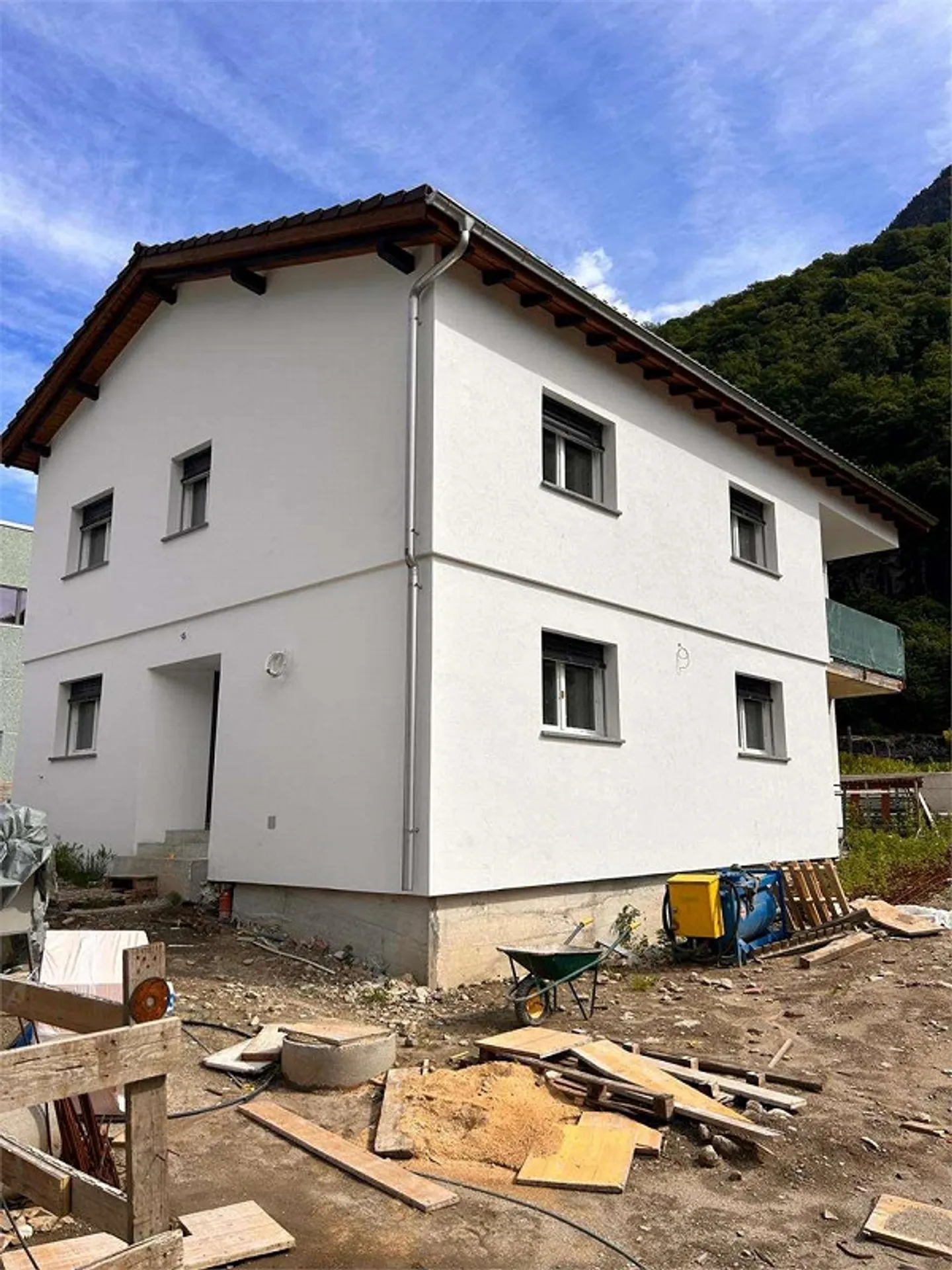 Casa bifamiliare con 4,5 stanze a Cresciano - Foto 3 di 13
