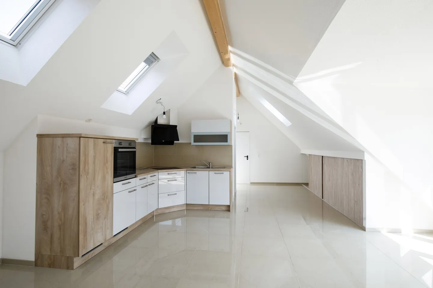 Appartement lumineux de 2,5 pièces avec balcon - Photo 1 sur 7