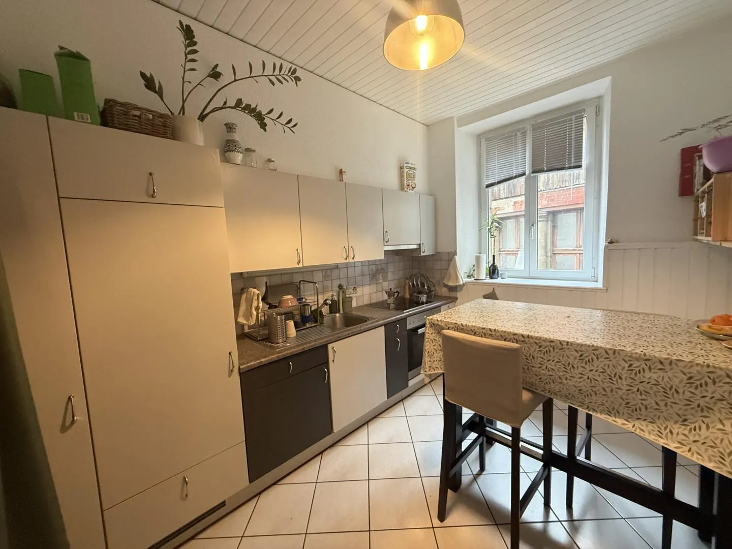 Bright and spacious four-room apartment with balcony in the heart of Porrentruy - 2nd floor - Photo 6 of 13