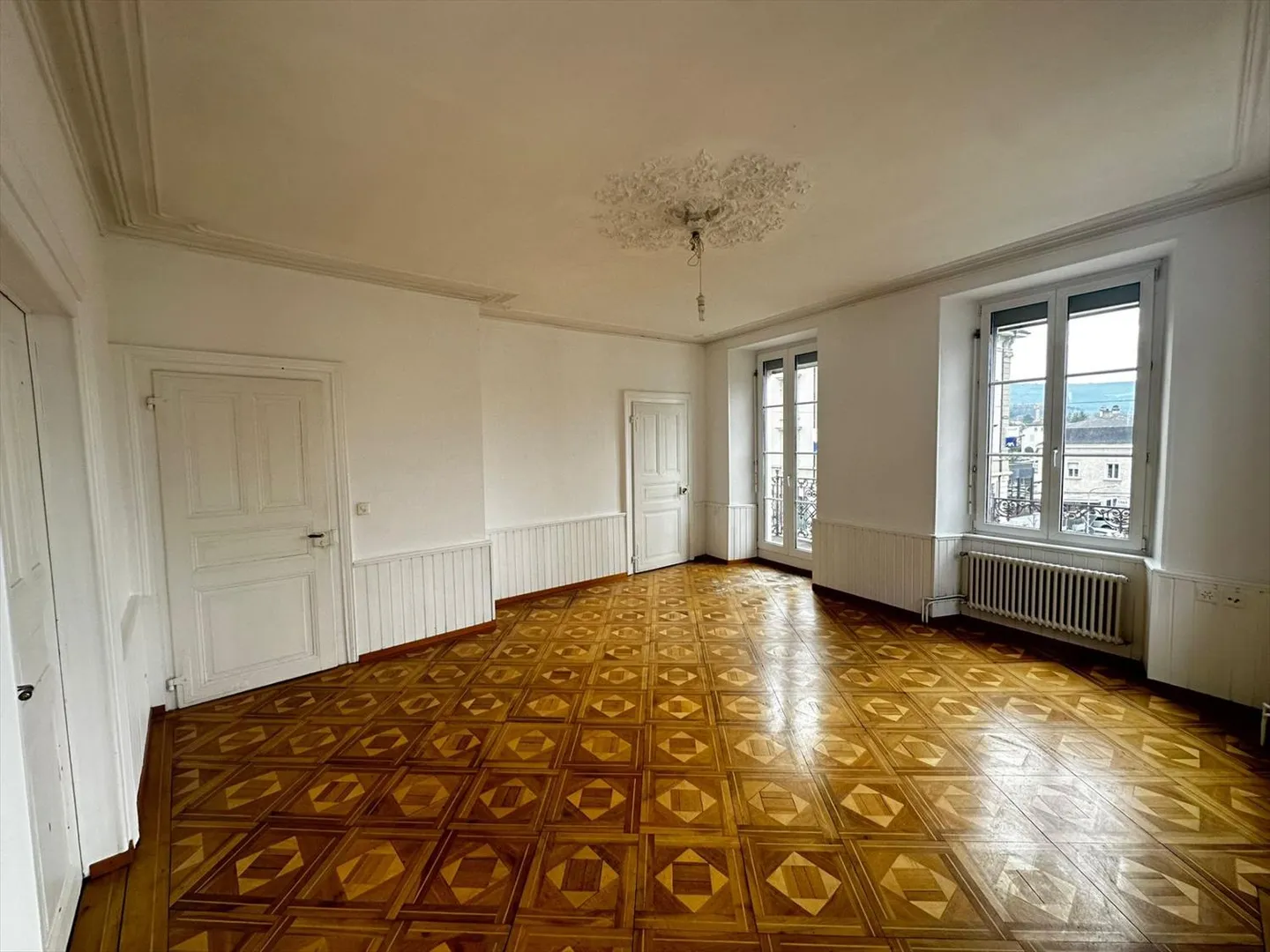Bright and spacious four-room apartment with balcony in the heart of Porrentruy - 2nd floor - Photo 8 of 13