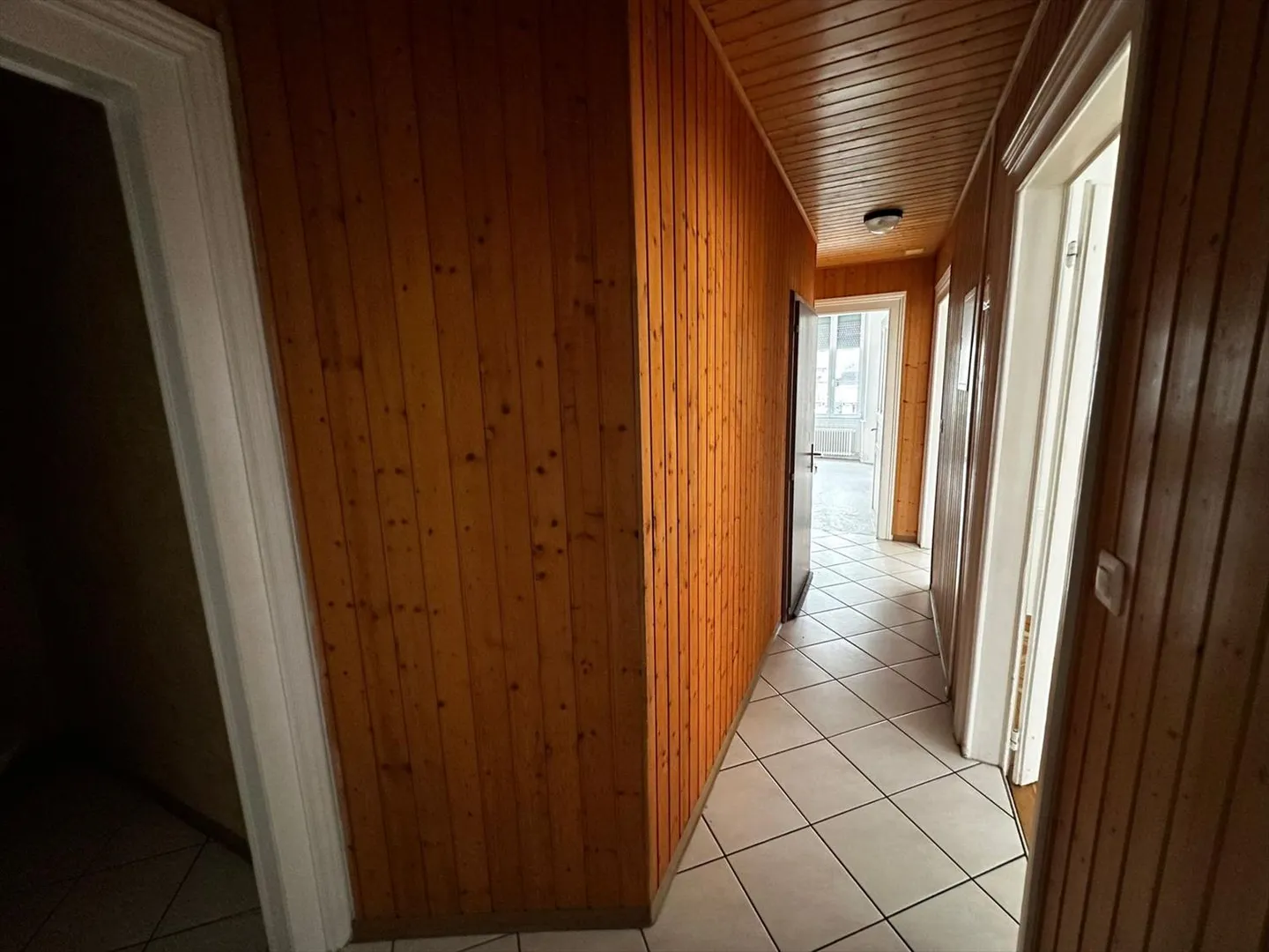 Bright and spacious four-room apartment with balcony in the heart of Porrentruy - 2nd floor - Photo 12 of 13