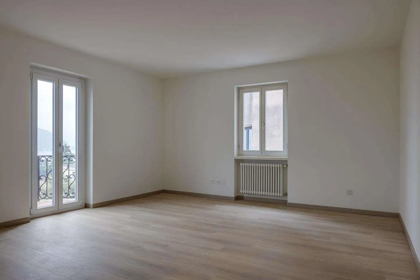 Duplex for rent in Melide with lake view and large balcony - Photo 9 of 13