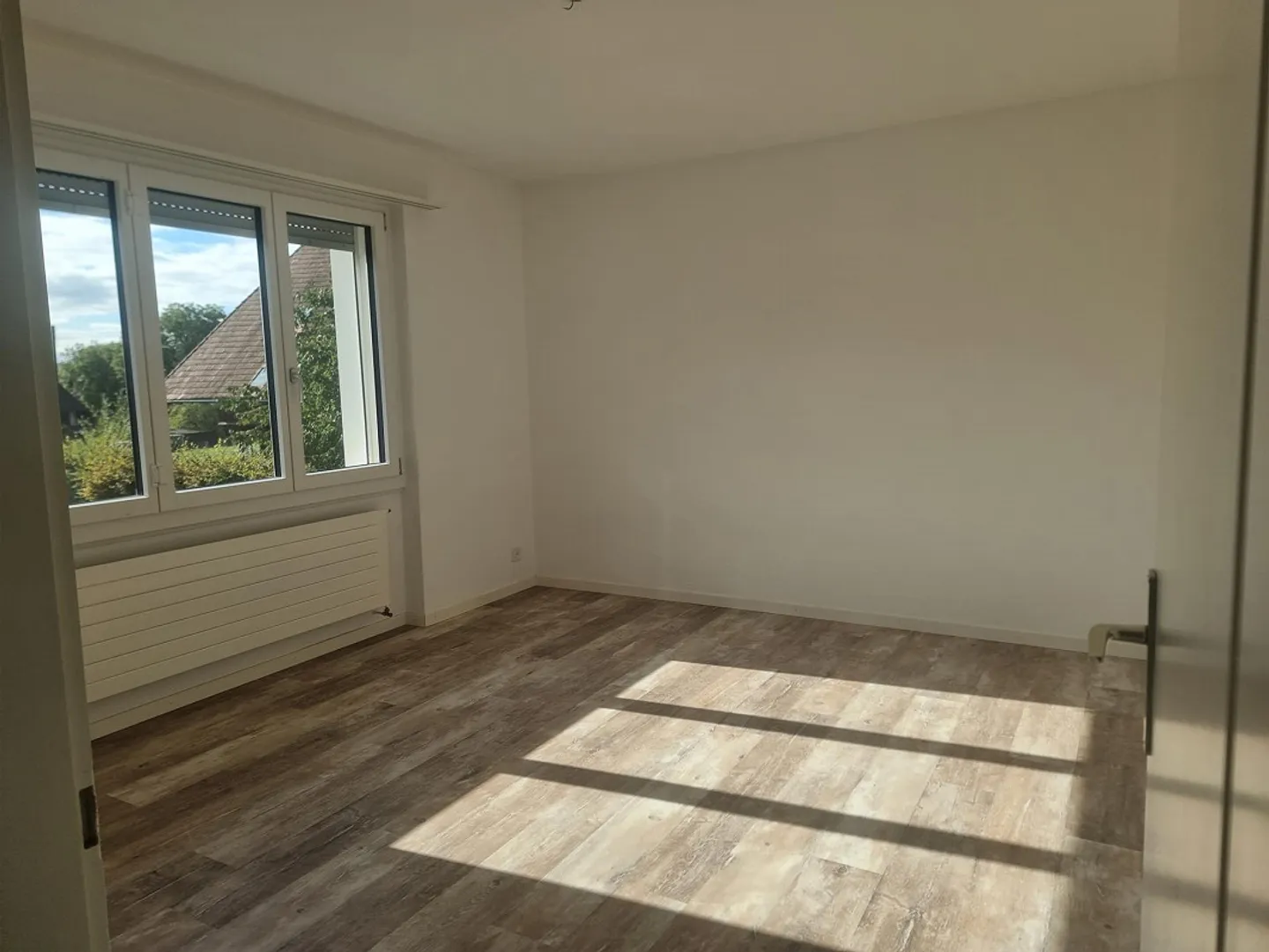 Charmante appartement 3.5 pièces dans un endroit calme à Radelfingen - Photo 5 sur 8