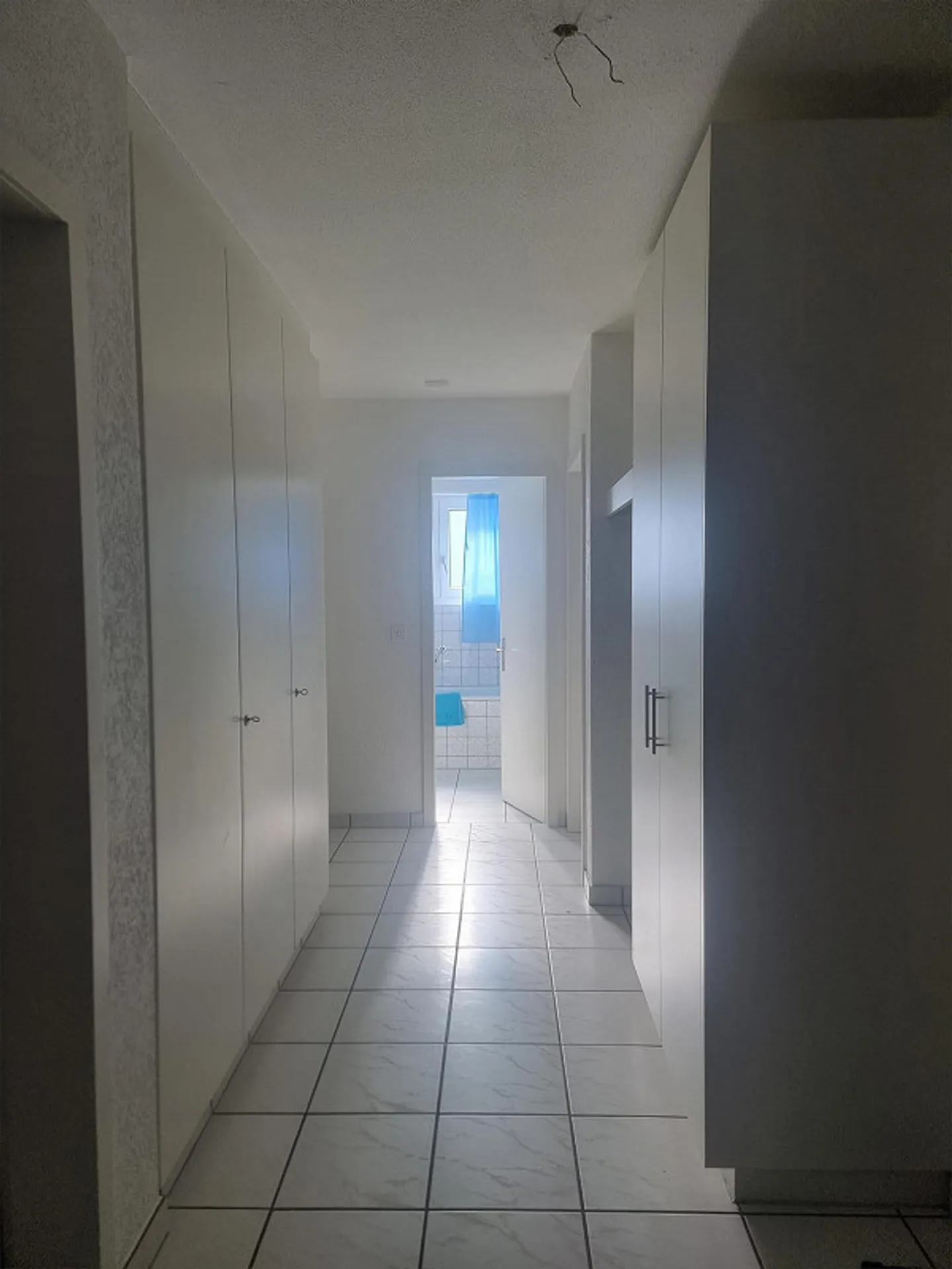 Charmante appartement 3.5 pièces dans un endroit calme à Radelfingen - Photo 2 sur 8