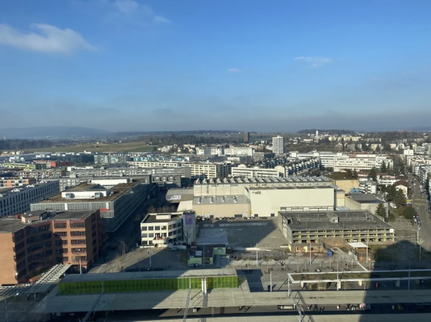 Vita urbana in un monumento architettonico a Zurigo Oerlikon - Foto 3 di 4