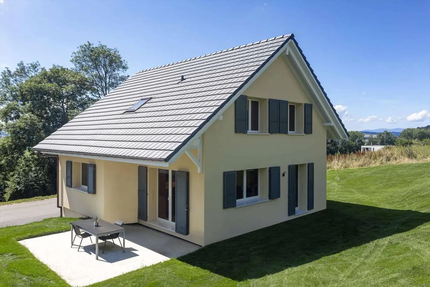 Semi-Detached Villa with Garages 5.5 Rooms in Vallorbe - Photo 1 of 11