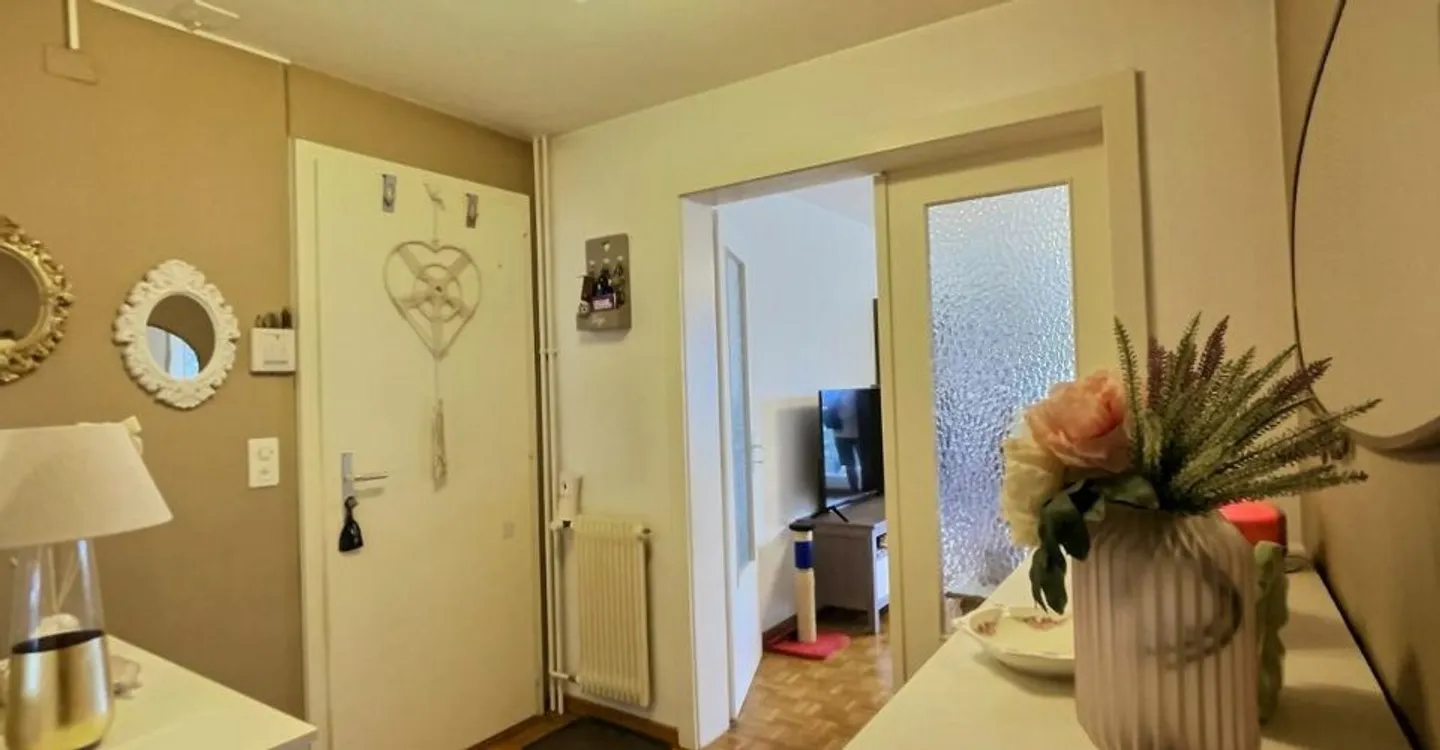 Charming Apartment with Mountain View - Photo 5 of 7