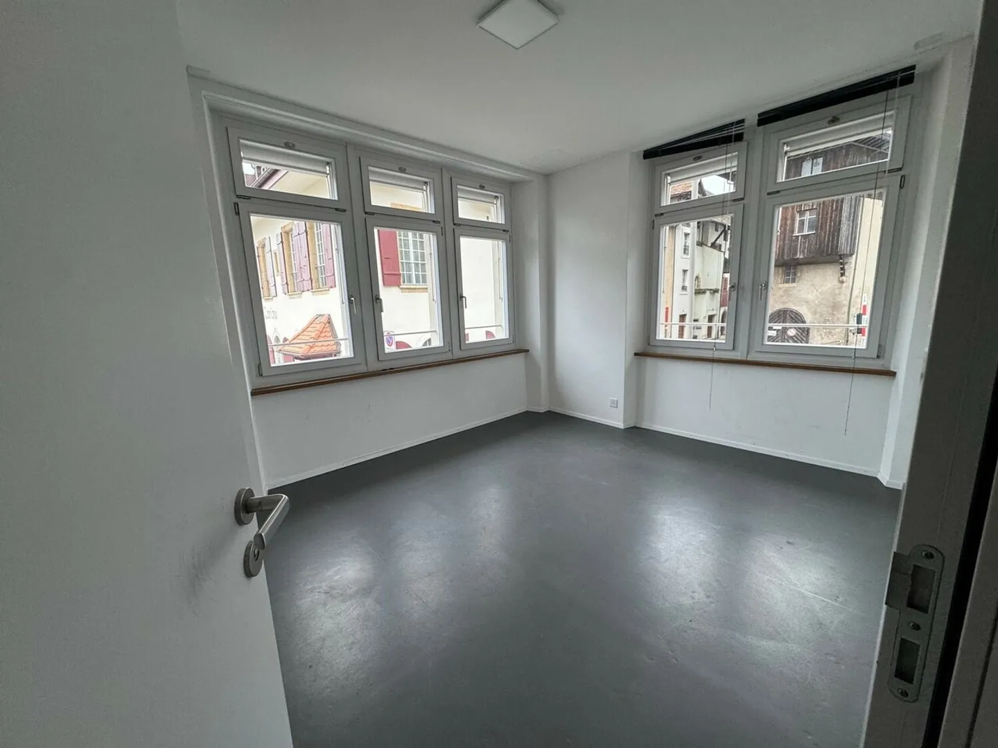 Office space for rent - Photo 2 of 4