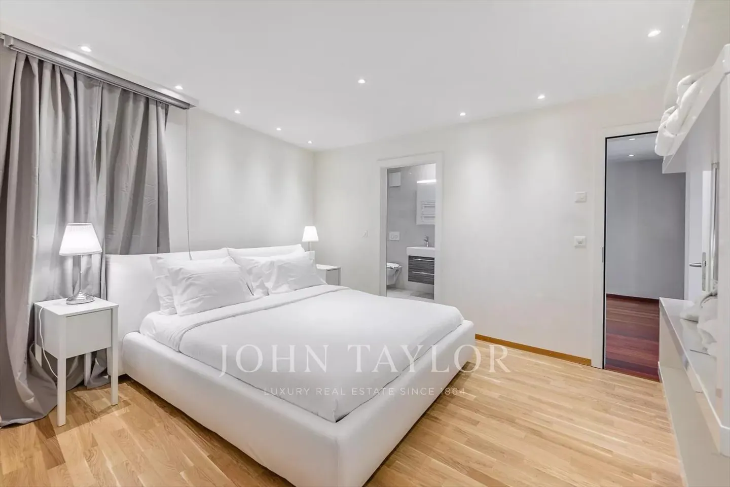 EXCLUSIVITY! Apartment in the heart of Montreux - Photo 9 of 13