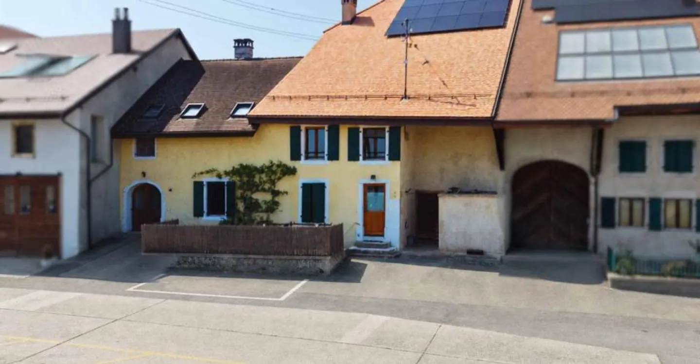 Casa di villaggio con due appartamenti nel cuore di Rances - Foto 3 di 12