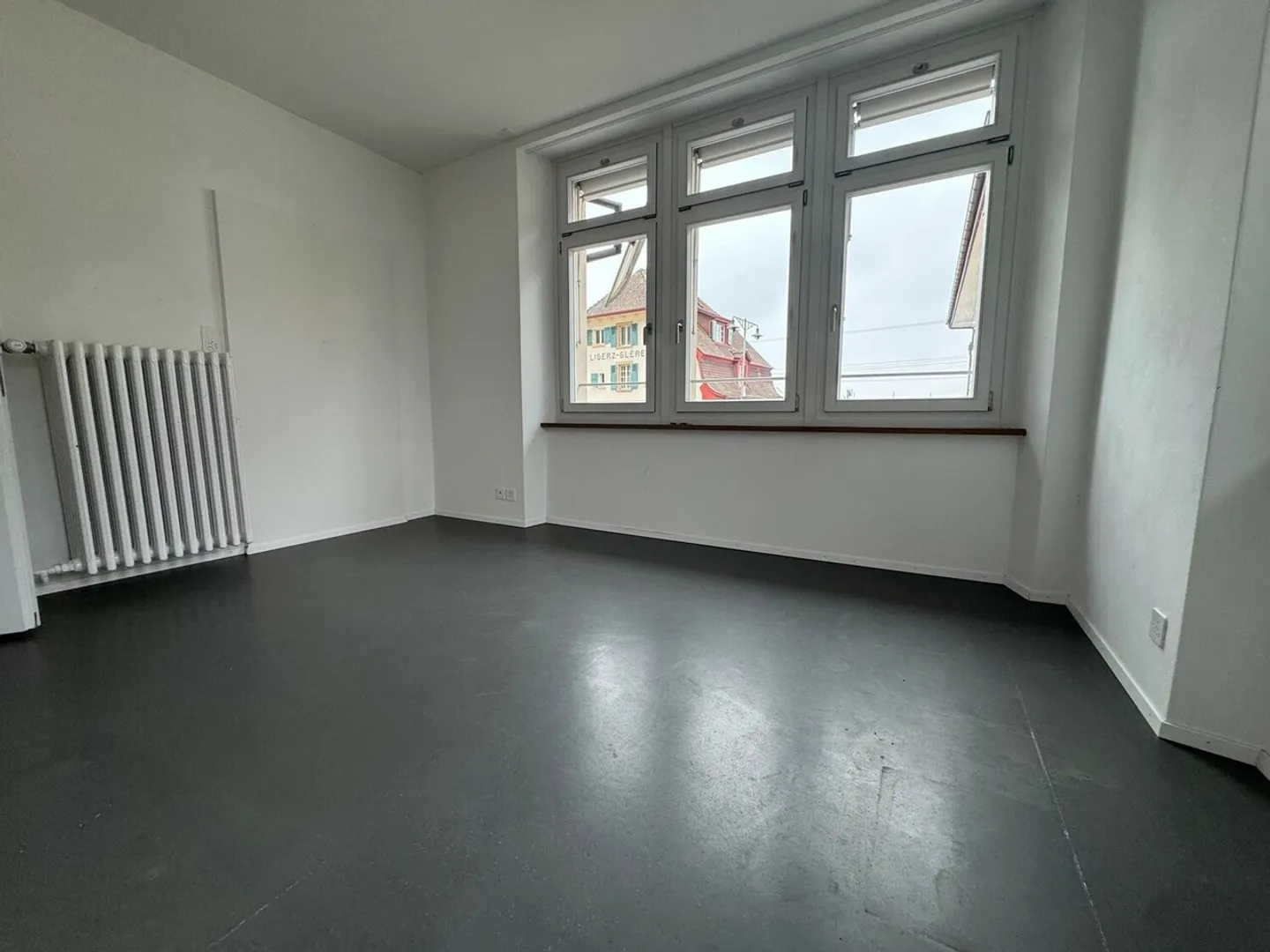 Office space for rent - Photo 1 of 4
