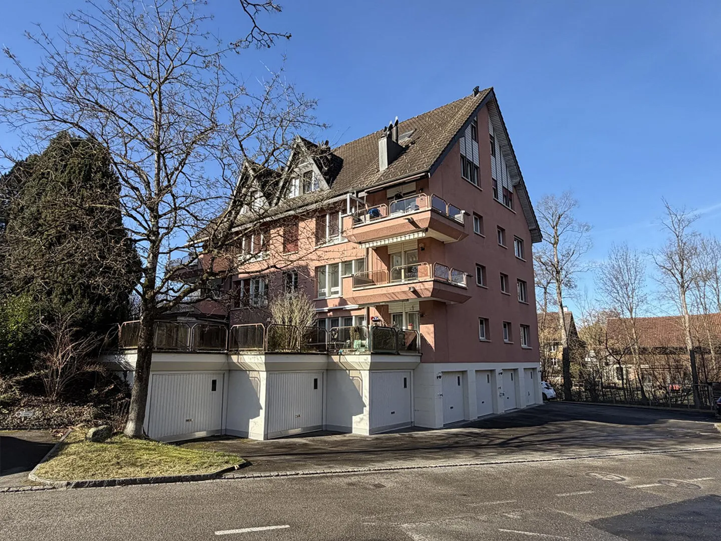 Vivere tranquillo e soleggiato in un quartiere privilegiato. - Foto 3 di 26