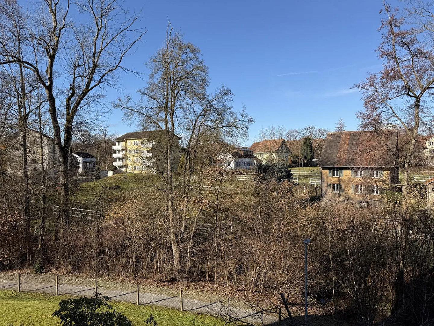 Vivere tranquillo e soleggiato in un quartiere privilegiato. - Foto 14 di 26