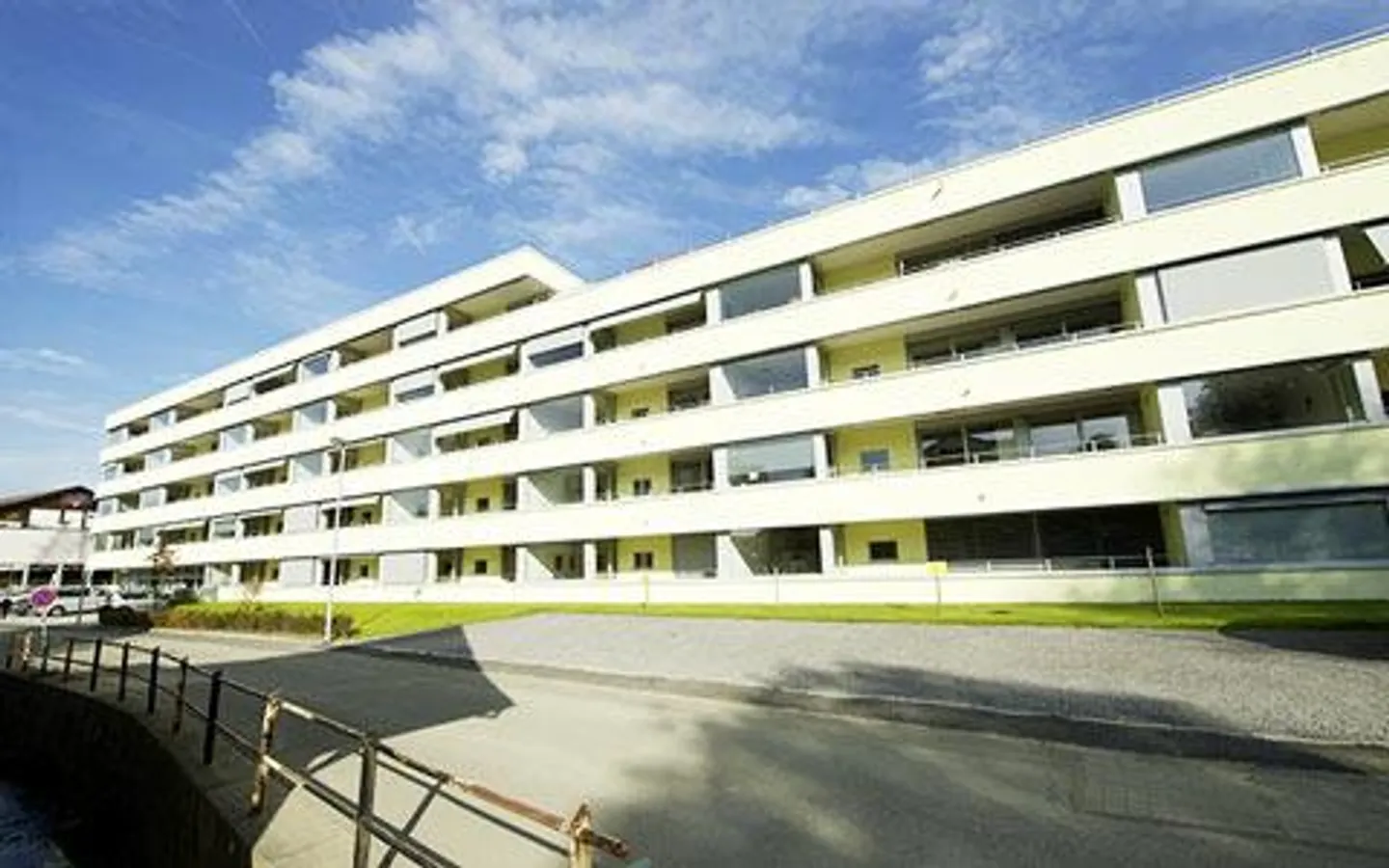 Zentraler Einstellplatz in Urdorf - Foto 1 von 1