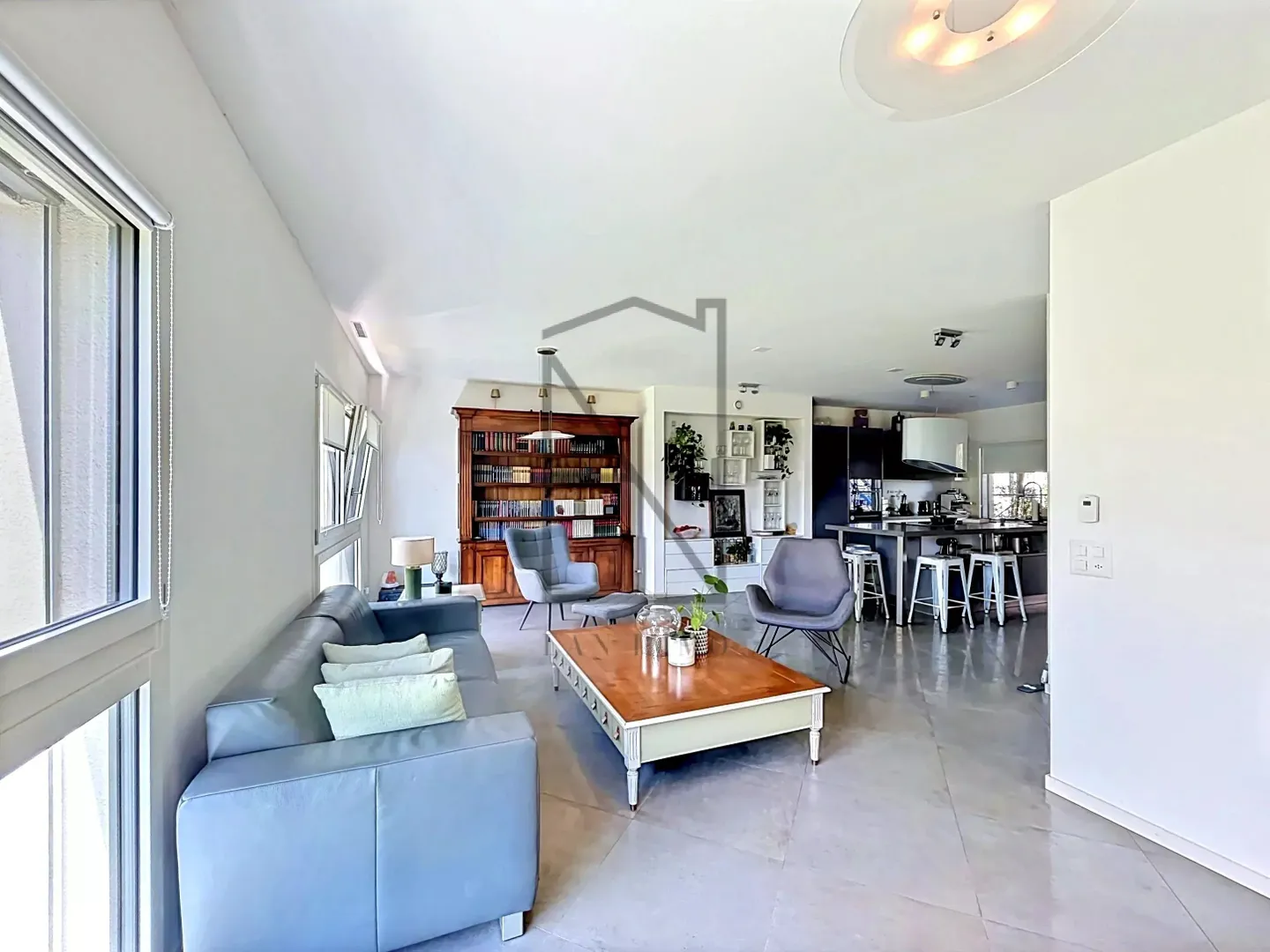 Elegant Triplex Apartment in Saint-Sulpice - Photo 8 of 22