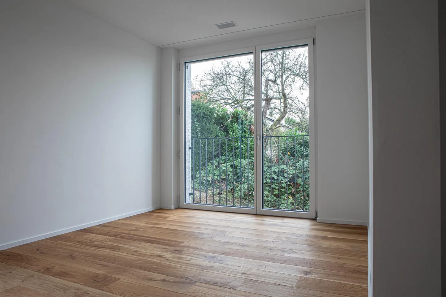 Modern and bright 4.5-room apartment on the 1st floor of a high-quality new building - Photo 7 of 12