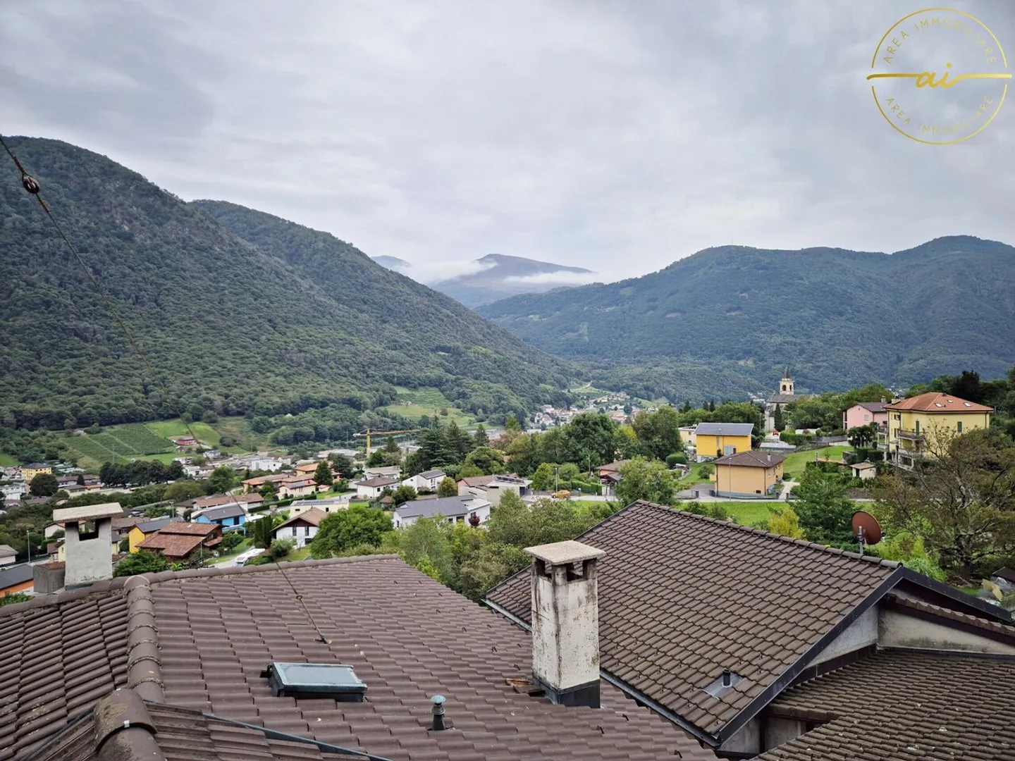 Casa multifamiliare storica con 3 appartamenti a Rivera - Foto 1 di 8
