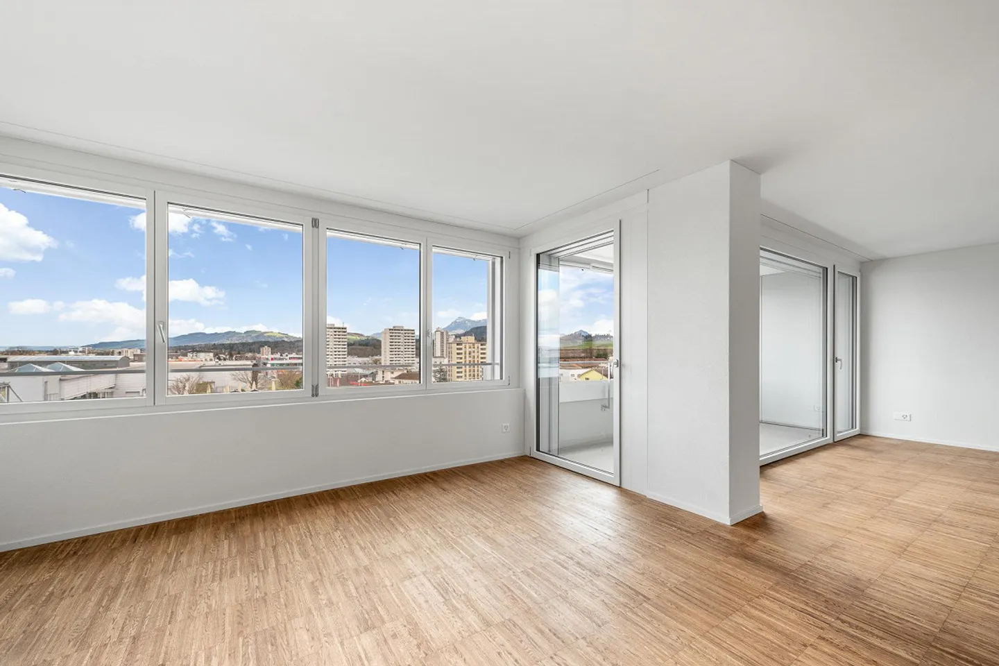 Apartment for rent - Photo 4 of 10