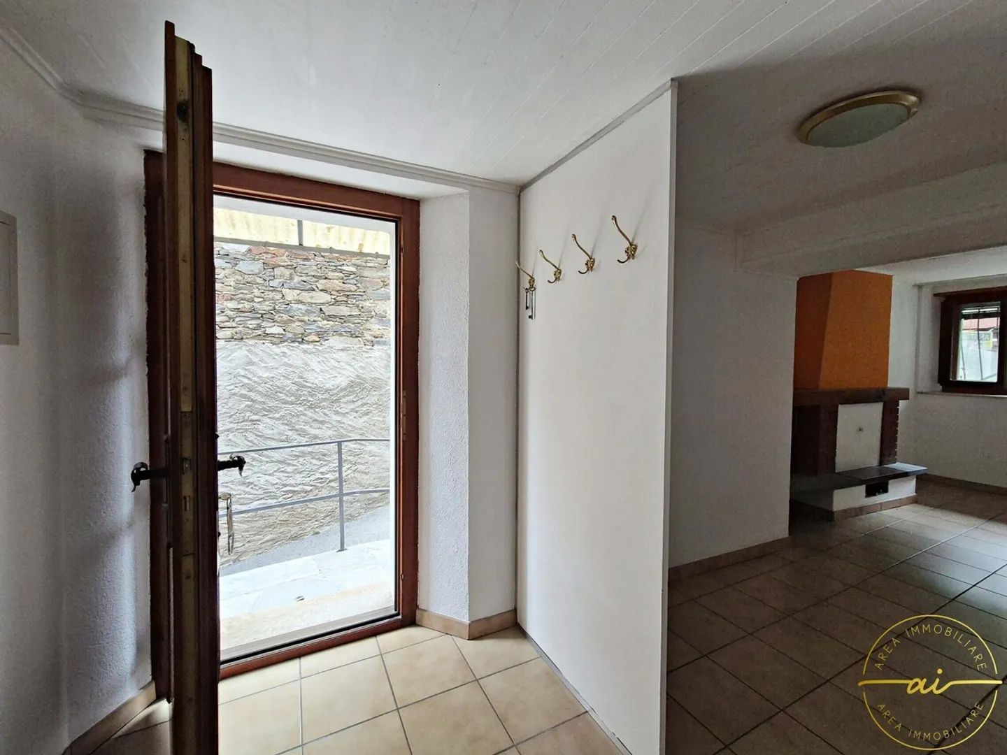 Casa multifamiliare storica con 3 appartamenti a Rivera - Foto 3 di 8