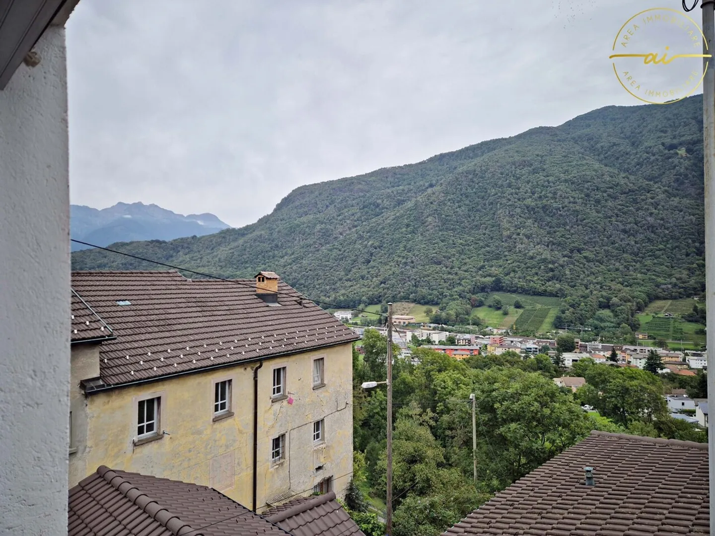 Casa multifamiliare storica con 3 appartamenti a Rivera - Foto 7 di 8