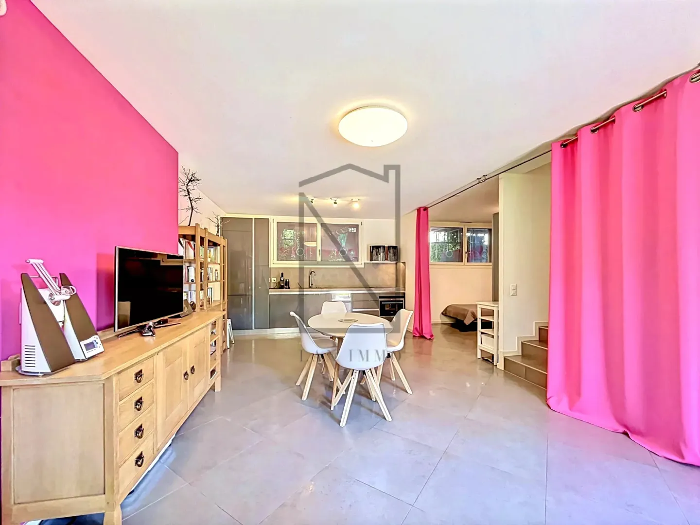 Elegant Triplex Apartment in Saint-Sulpice - Photo 20 of 22