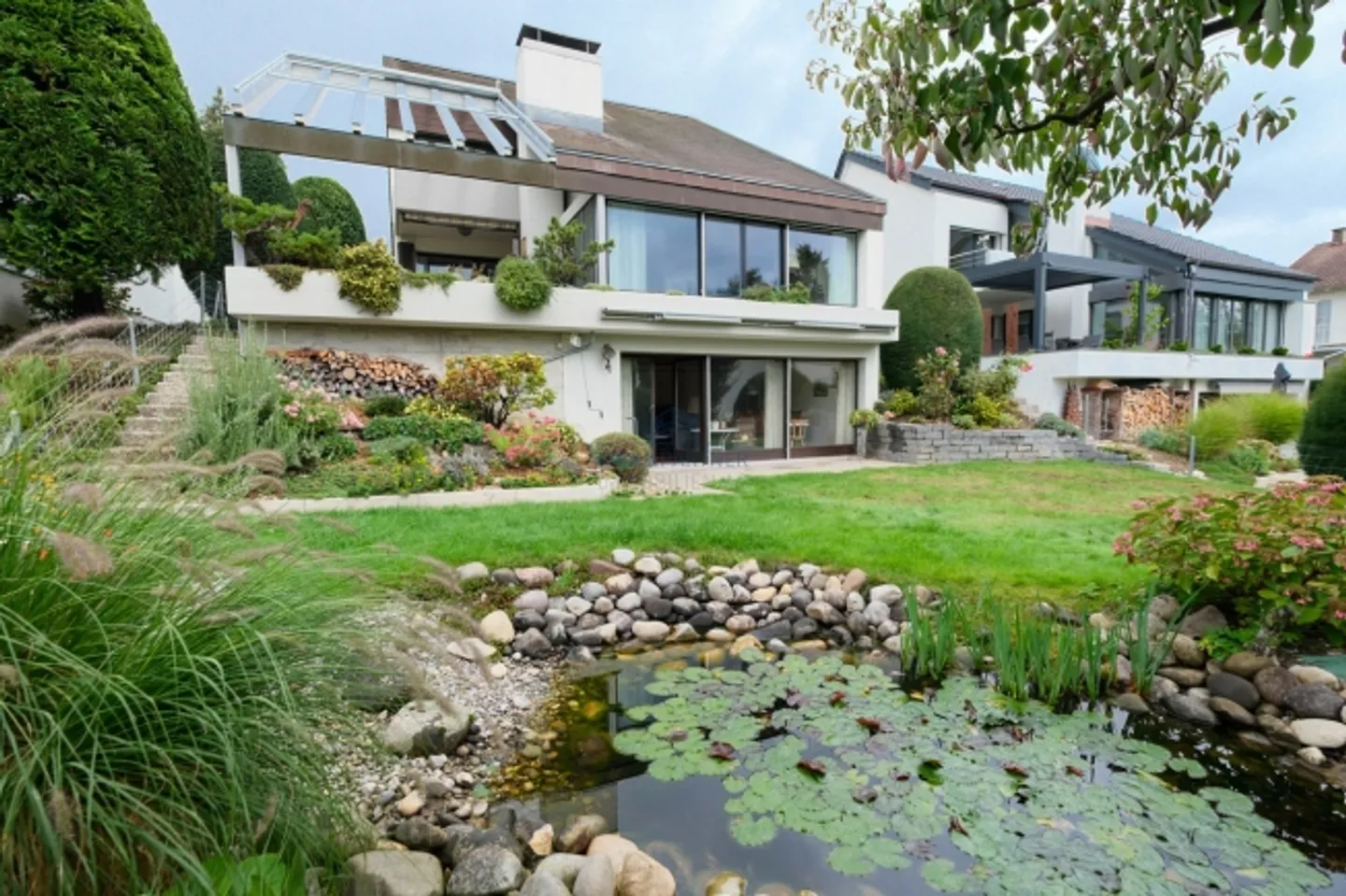 «Einfamilienhaus mit Stil, Licht & Natur Ihr neues Zuhause in Oberwil» - Foto 1 von 13