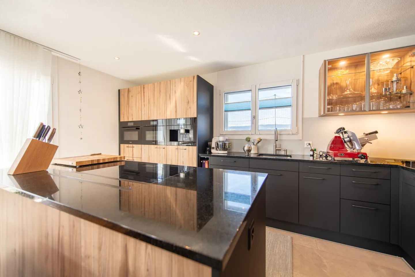 Licht, Raum, Weitblick - moderne 4.5-Zimmer-Attikawohnung mit Jurablick - Foto 4 von 20