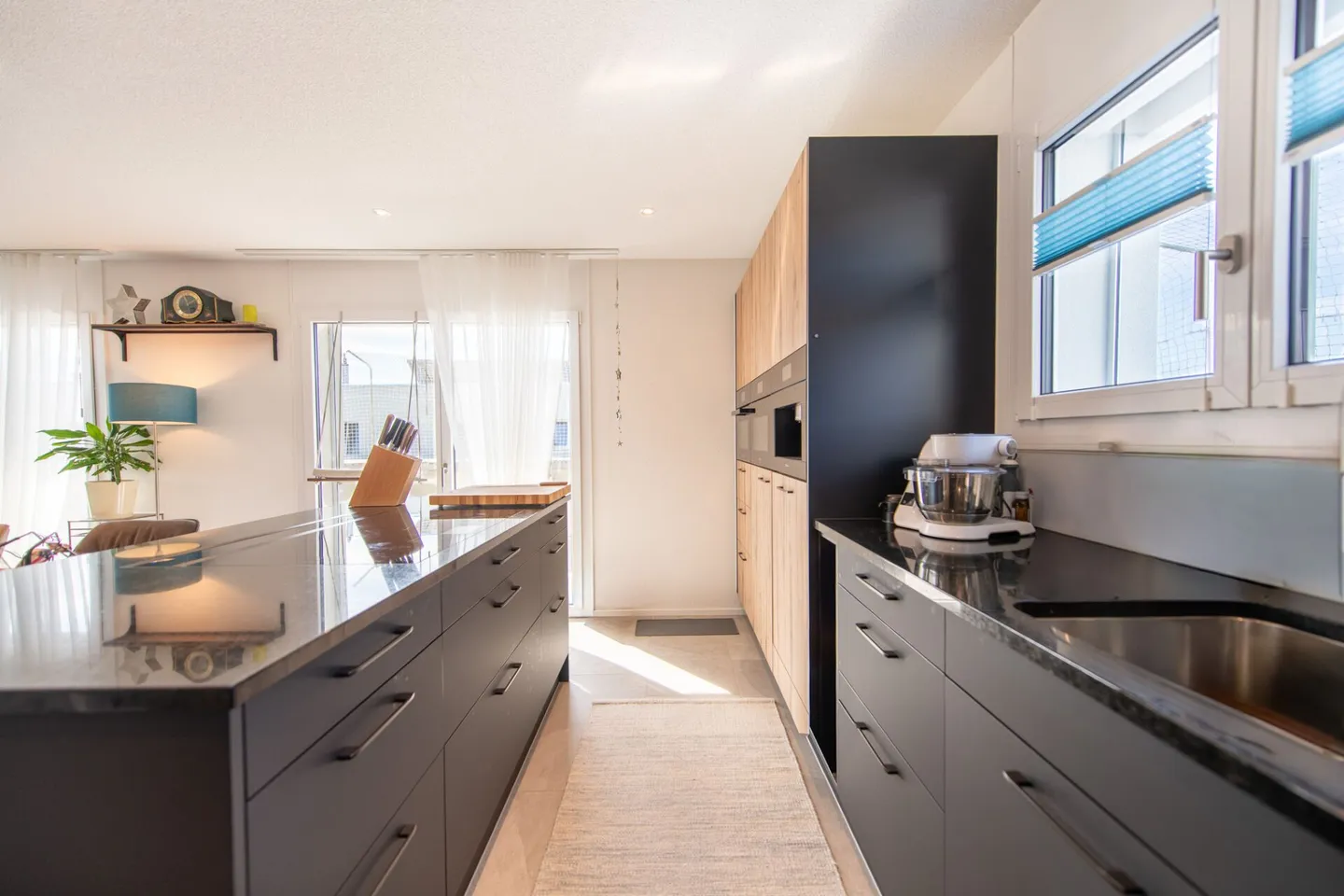 Licht, Raum, Weitblick - moderne 4.5-Zimmer-Attikawohnung mit Jurablick - Foto 5 von 20