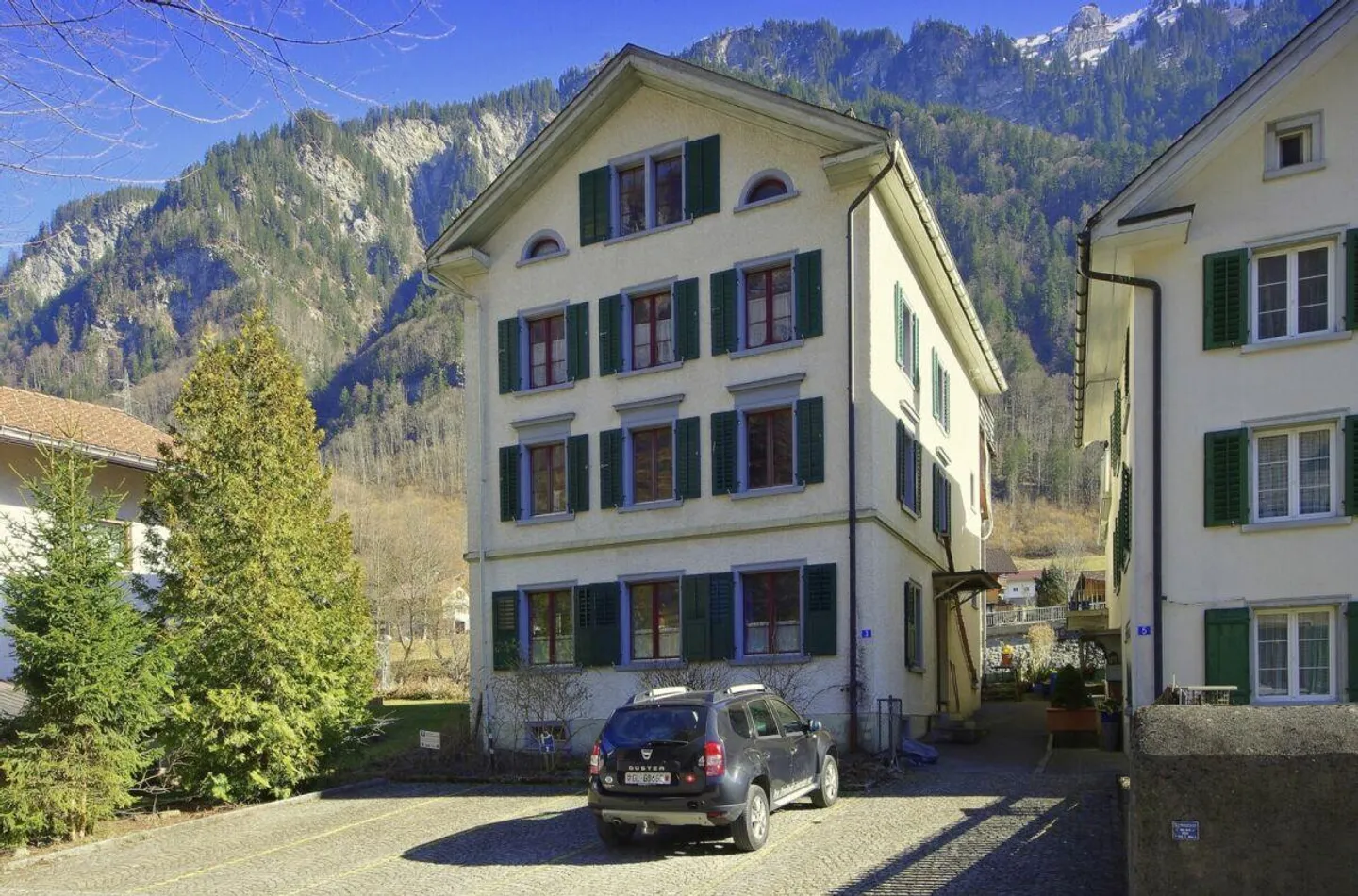 MOLTO GRANDE - Foto 1 di 16