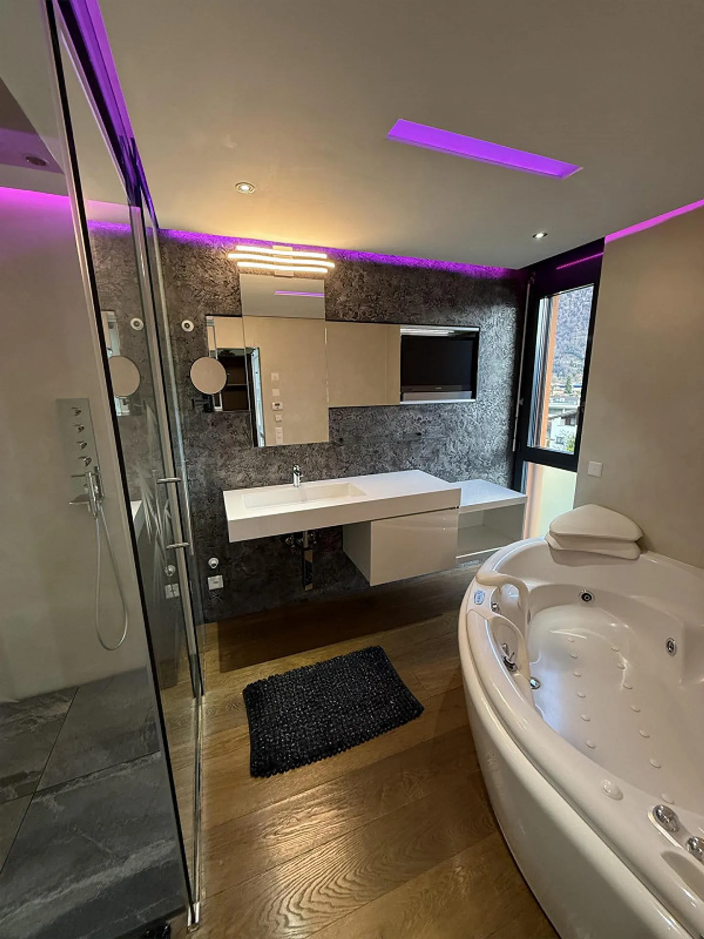 Penthouse moderne avec sauna - Photo 3 sur 19
