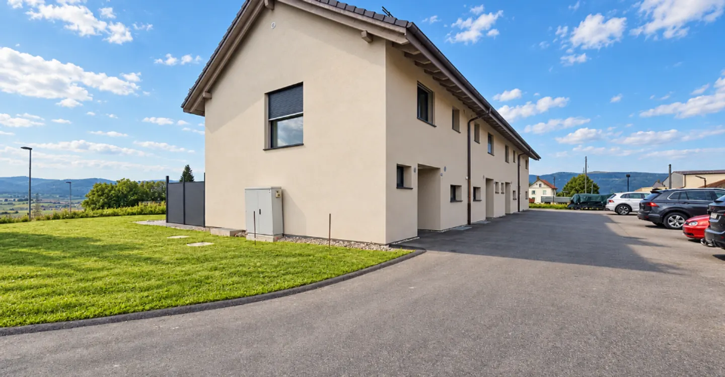 Contemporary 5.5-room adjoining villa with garden - Photo 11 of 12