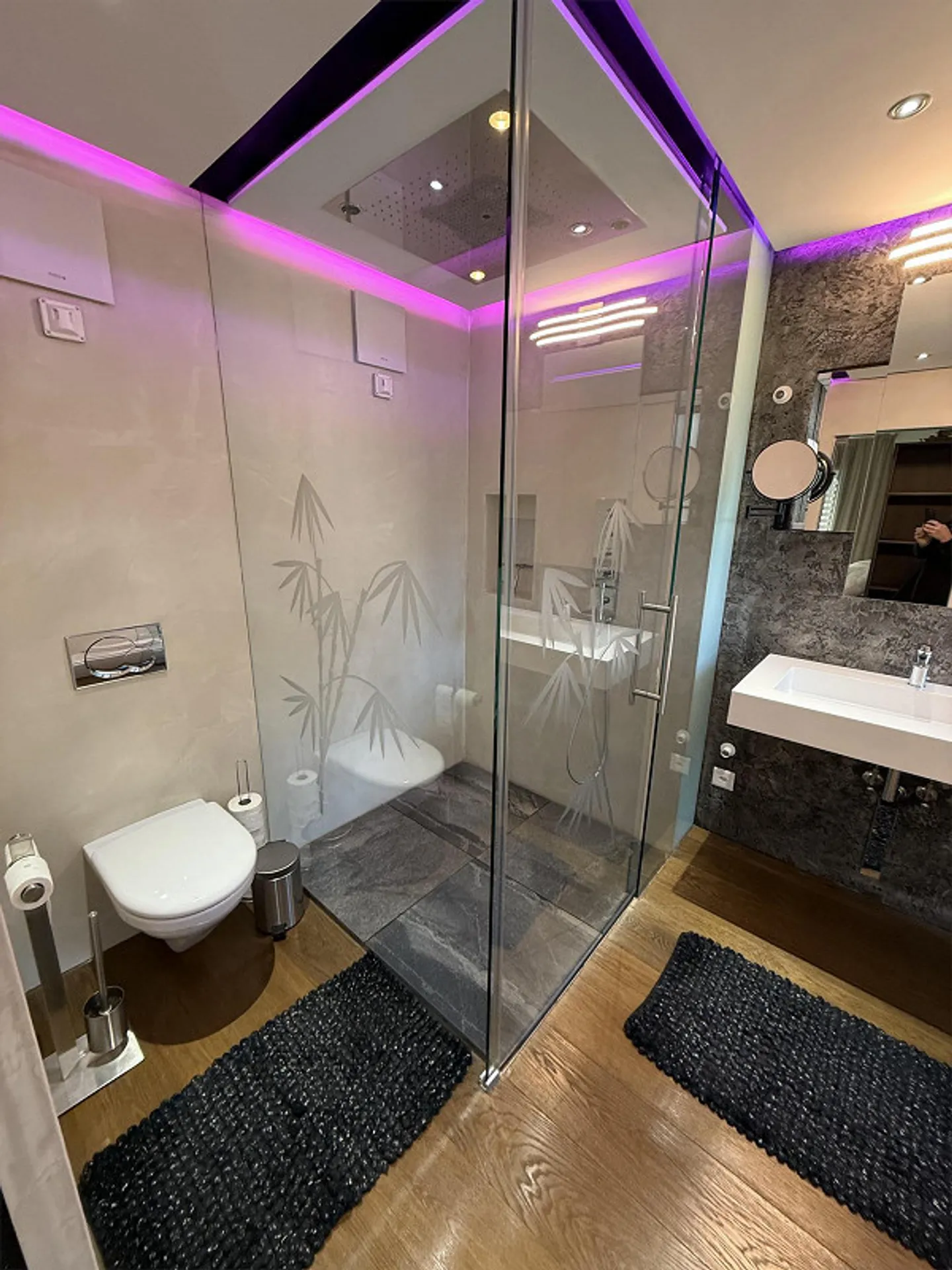 Penthouse moderne avec sauna - Photo 4 sur 19