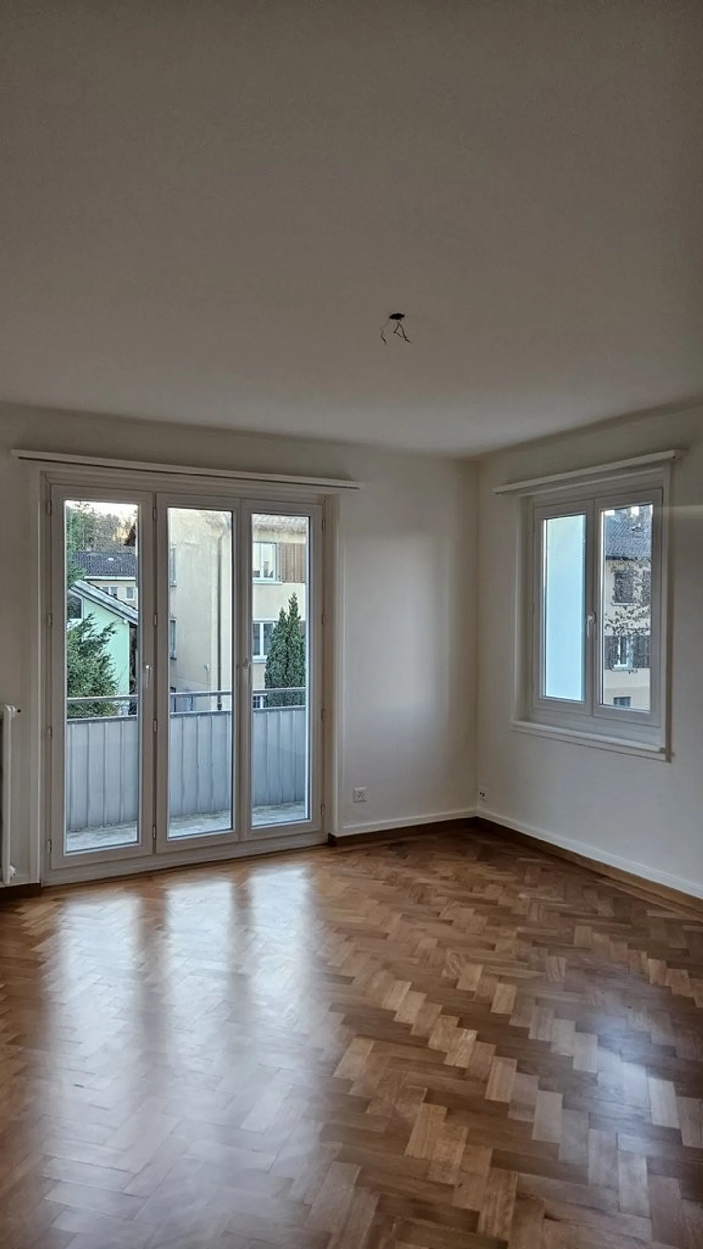 Sunny residential area in Zurich-Affoltern - Photo 4 of 8