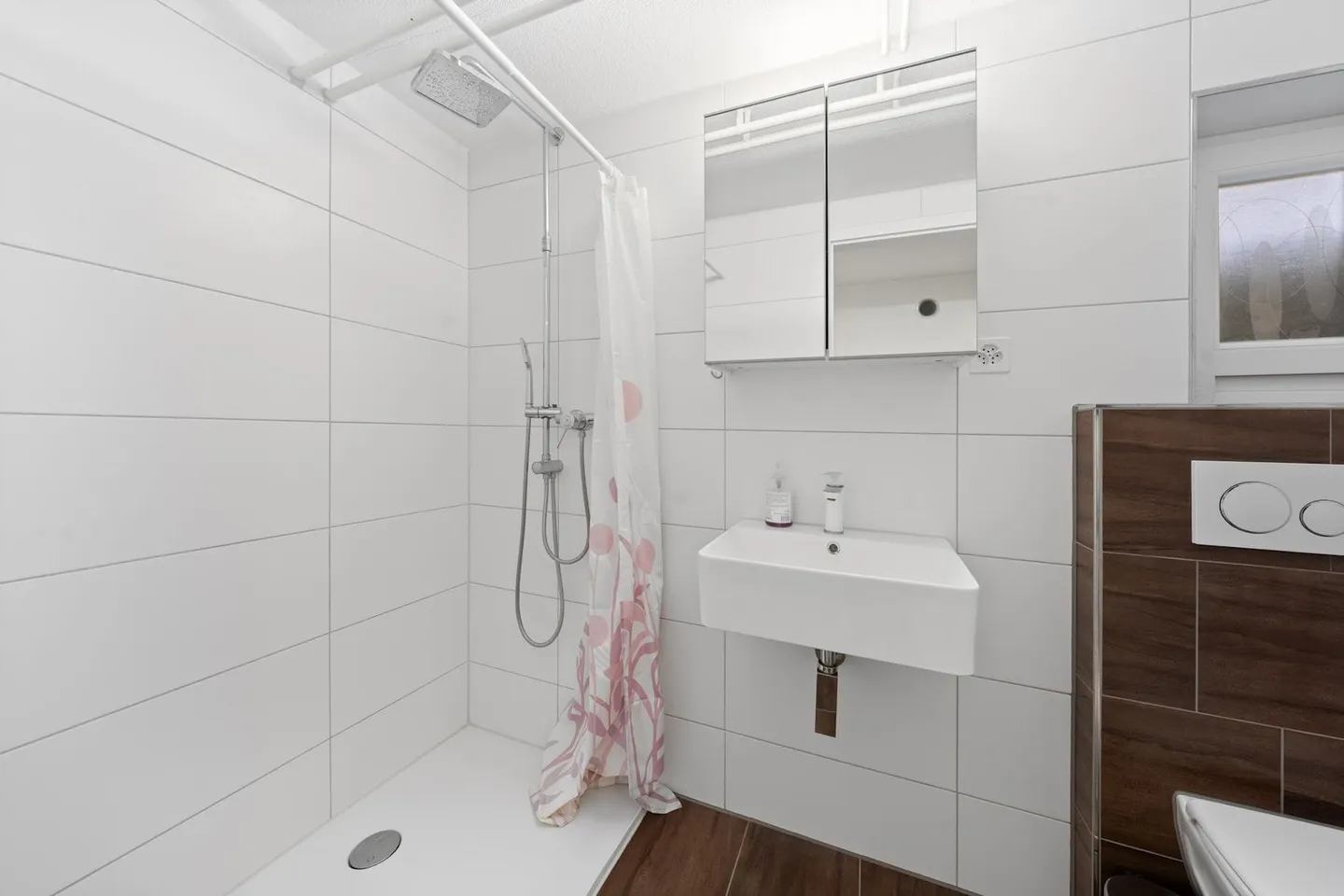 6.5-Room Bungalow Row House with Garden in Däniken - Tax-Friendly - Photo 13 of 13