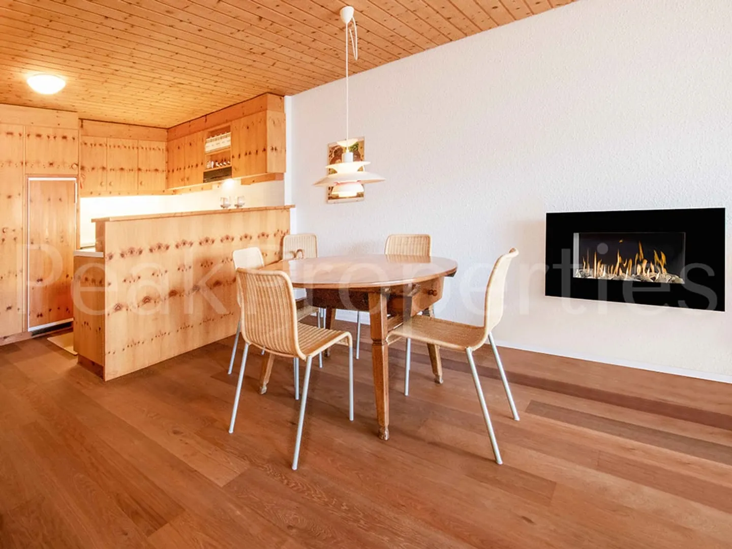 Retraite alpine - Confort élégant sur deux niveaux - Photo 3 sur 12