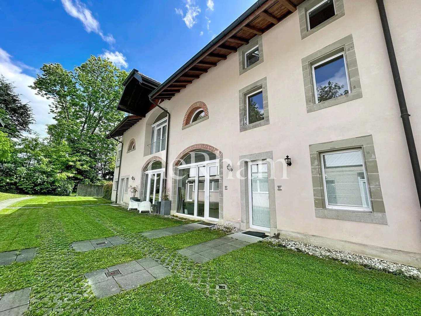 Wunderschöne 8,5-Zimmer-Wohnung mit Terrasse und Garten - Foto 1 von 13